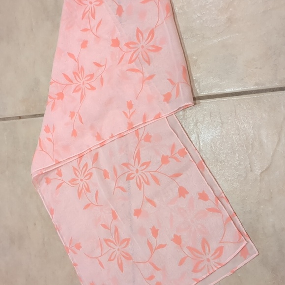 bill blass Accessories - Vintage Pink Floral Scarf 13x60